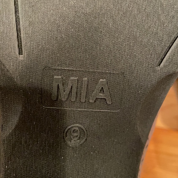New! MIA Booties - Picture 4 of 5